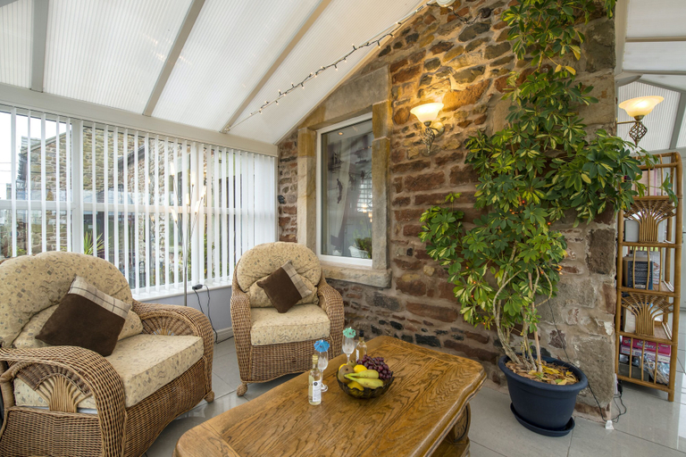 Others 5, Cottage - Sleeps 5 - Hot Tub - Garden - Parking, Lancashire