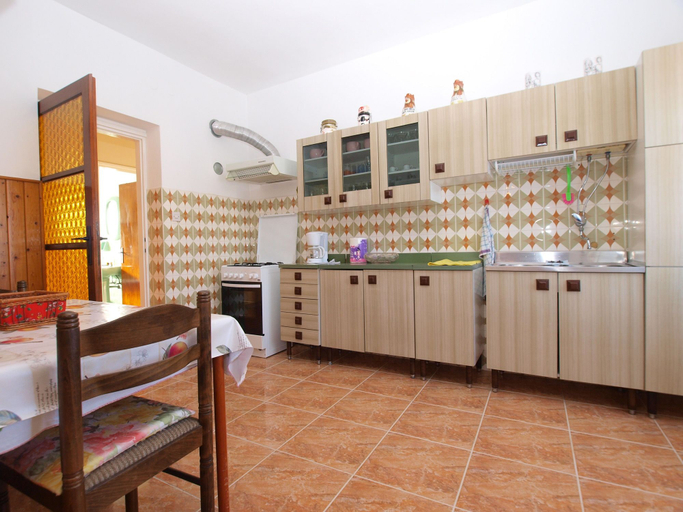 Food & Drinks, Apartment 1435, Pula