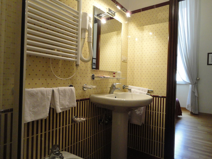 Bathroom 5, All'Obelisco, Rome