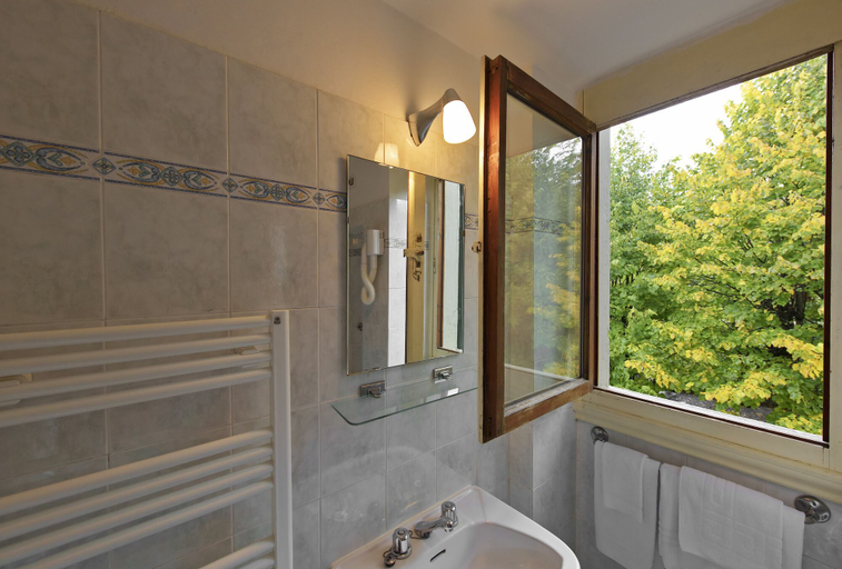 Bathroom 4, Giotto Park Hotel, Florence