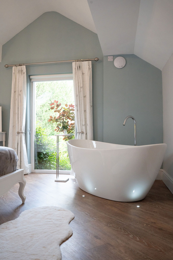 Bathroom 3, Church Barn, Derbyshire