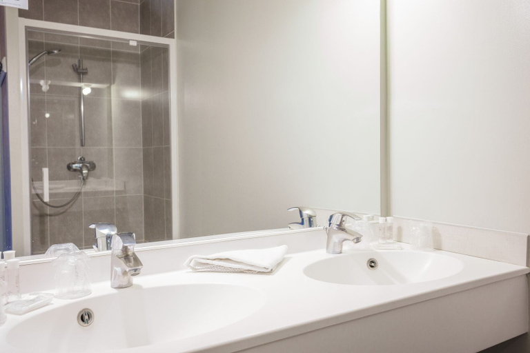 Bathroom 4, Hotel Grand Cap, Hérault