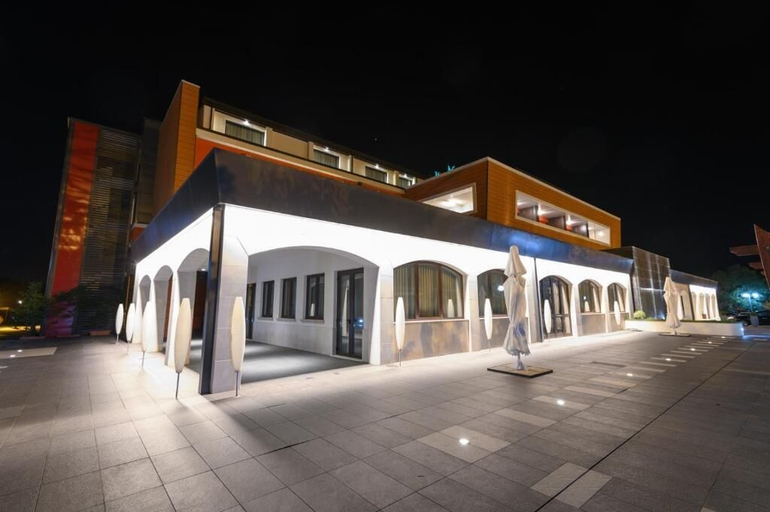 Exterior & Views 2, BHotel, Potenza