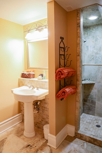 Bathroom 4, Iron Horse Inn, Hood