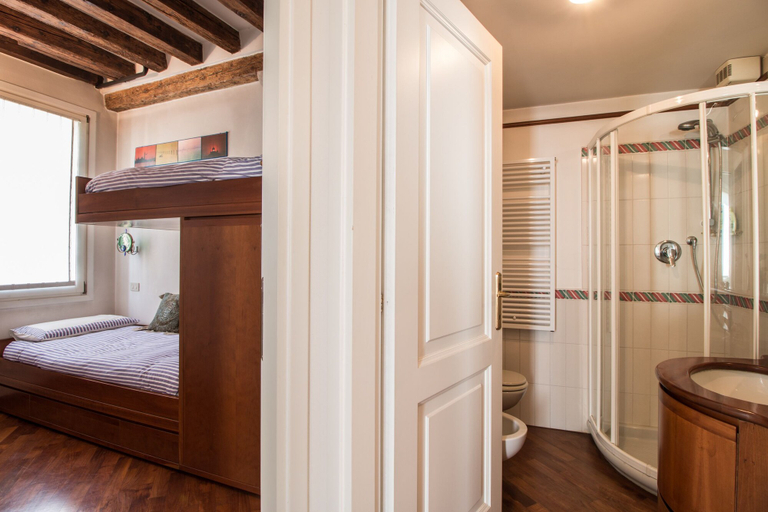 Room 4, 7 Windows on Venice, Venezia