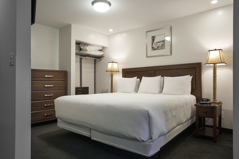 Bedroom 3, The Business Inn, Ottawa