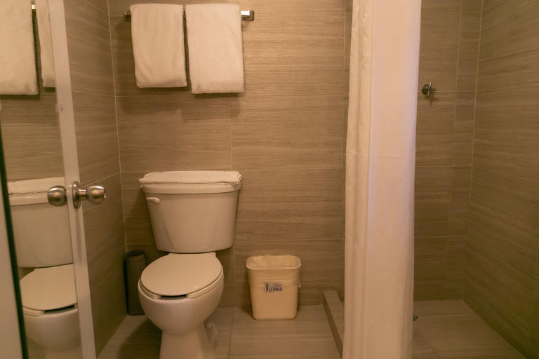 Bathroom 4, Best Western Plus Chihuahua Aeropuerto, Aquiles Serdán