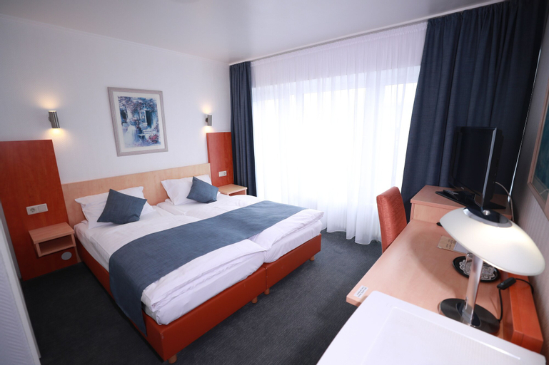 Bedroom 3, Hotel Savoy Bonn, Bonn