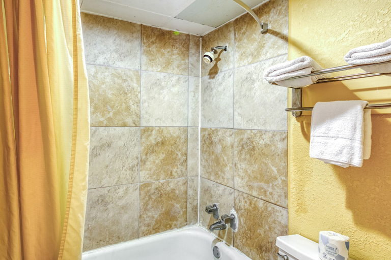 Bathroom 4, Budget Inn and Suites, Acadia