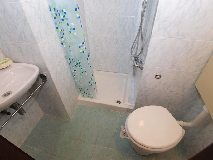 Bathroom 3, Apartment 1408, Medulin