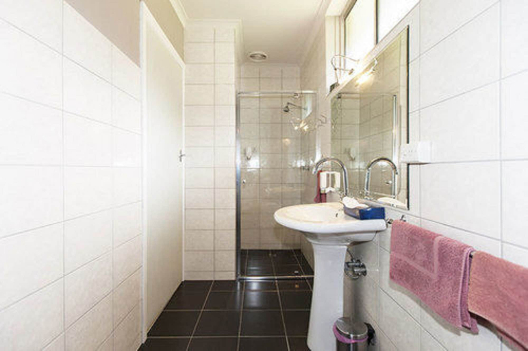 Bathroom 4, The Grampians Motel & The Views Restaurant, N. Grampians - Stawell