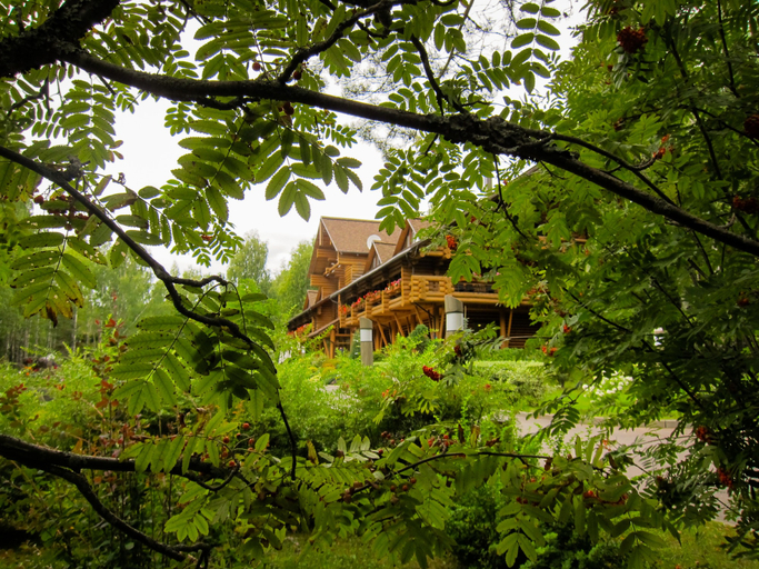 Exterior & Views