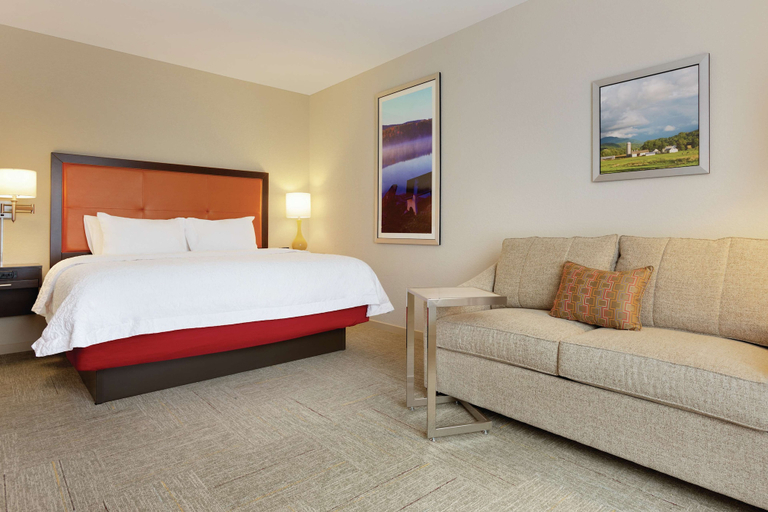 Bedroom 3, Hampton Inn St. Albans, Franklin