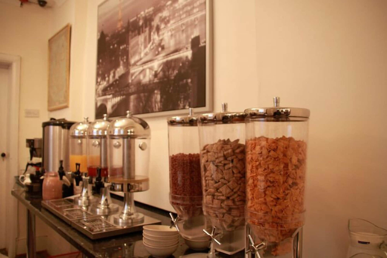 Food & Drinks 5, Grapevine Hotel, London