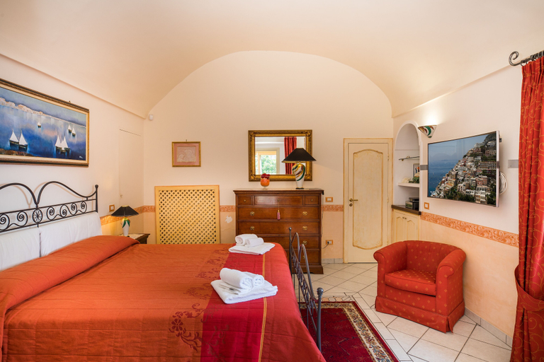 Others 5, Ilary House, Salerno