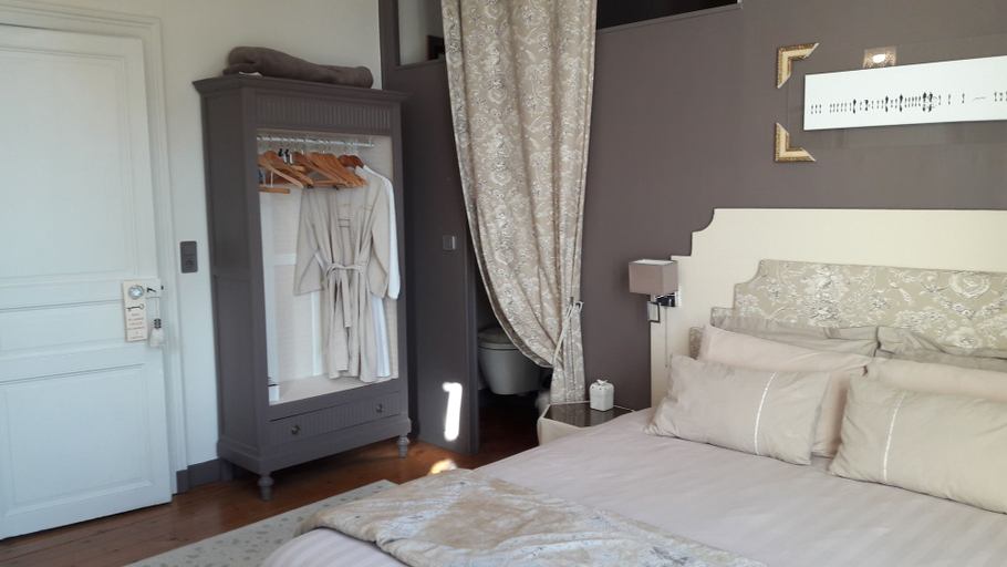 Bedroom 4, Les Lamartine, Sarthe