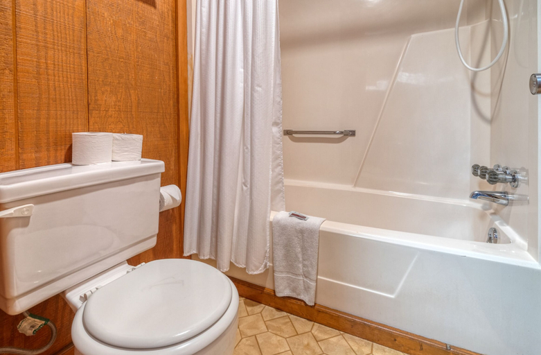 Bathroom 3, Sabinal Inn, Uvalde