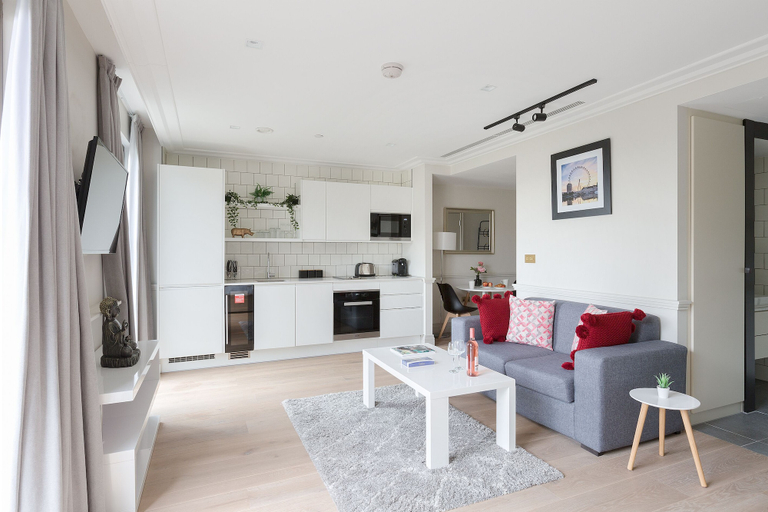 Others 5, Luxurious Hammersmith Apartment, London