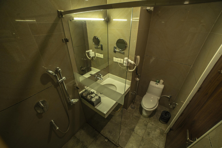 Bathroom 4, Hotel JSR Continental, Dehradun
