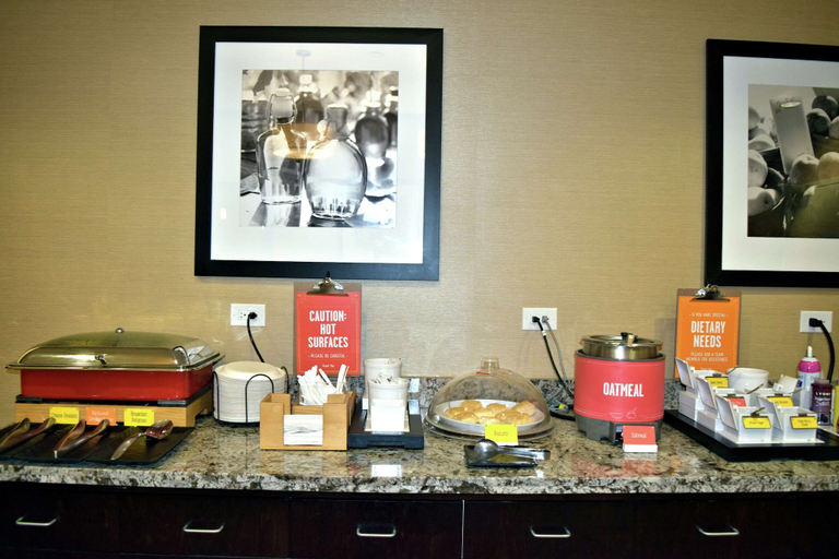 Food & Drinks 5, Hampton Inn Saskatoon South, Division No. 11