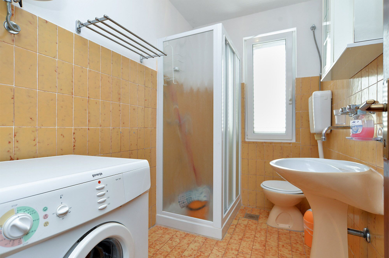 Bathroom 3, Apartment 1648, Poreč