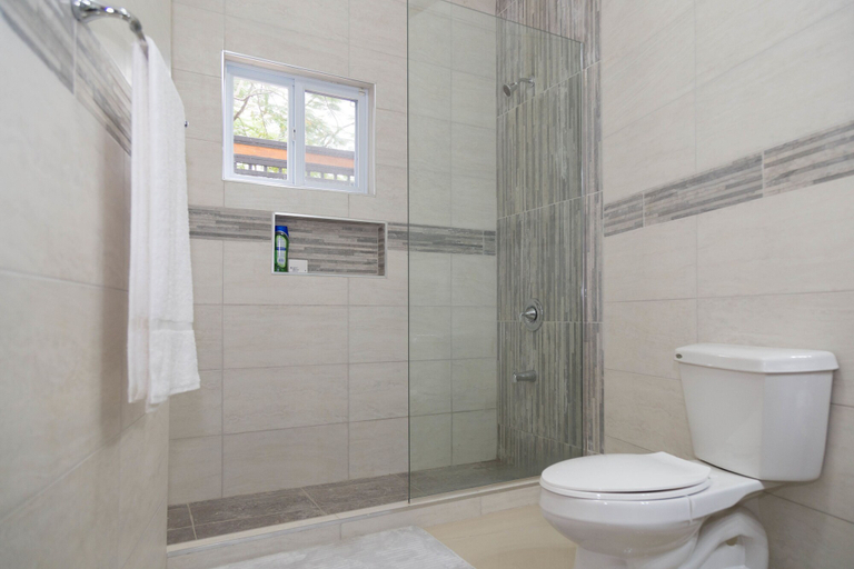 Bathroom 3, Luxury 3 Level Town House
