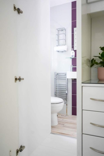 Bathroom 3, New Build Dickins Heath, Solihull