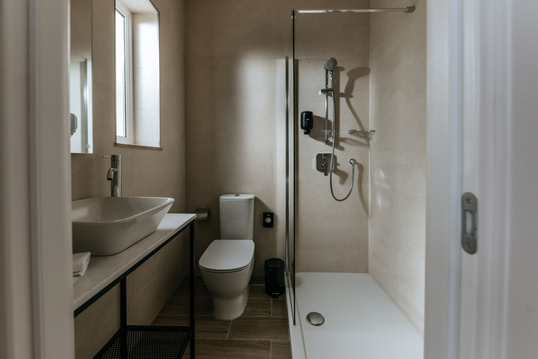 Bathroom 4, Ta' Tereza In Manwel Dimech