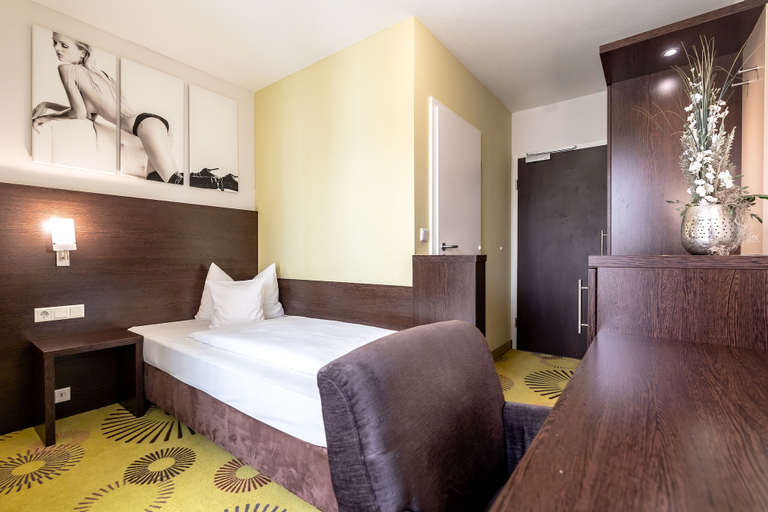 Bedroom 4, Altstadthotel Guesthouse die Galerie, Ingolstadt