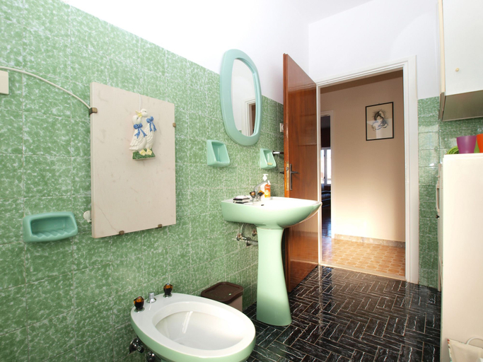 Bathroom 3, Apartment 1435, Pula