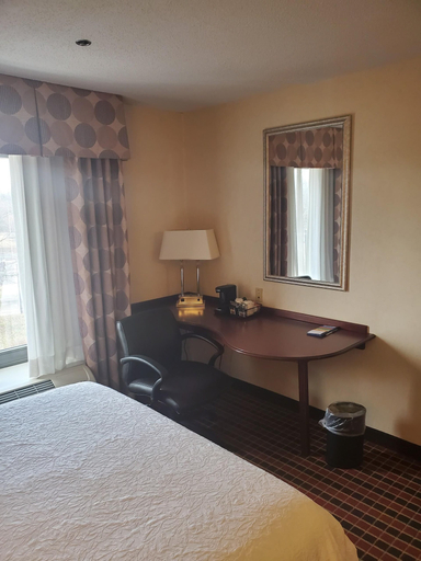 Bedroom 3, Hampton Inn & Suites Dayton-Airport, Montgomery