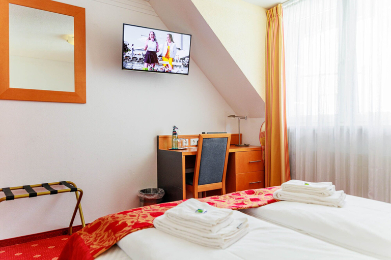Bedroom 3, Bodensee-Hotel Kreuz, Bodenseekreis