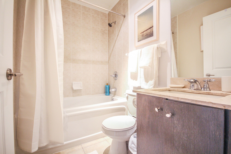 Bathroom 4, Sarkar Suites - YorkVille, Toronto