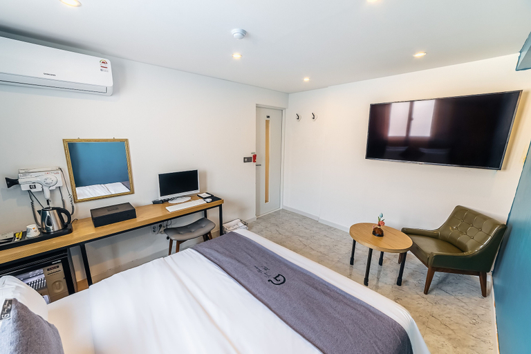 Bedroom 2, Gray Hotel, Tongyeong