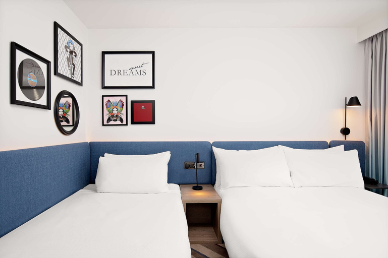 Bedroom 3, Hampton by Hilton High Wycombe, Buckinghamshire