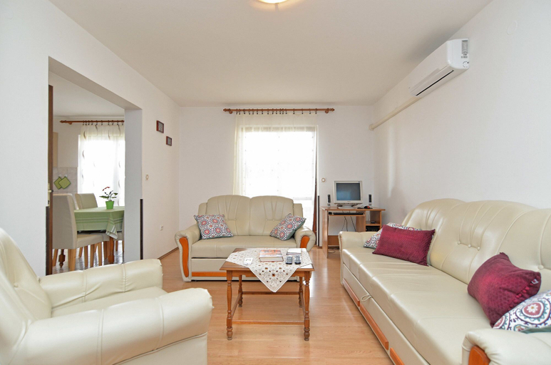 Others 5, Apartment 1098, Fažana