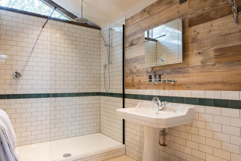 Bathroom 3, The Potting Shed Maidstone, Kent