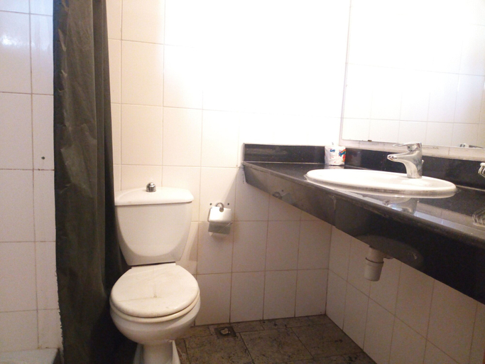 Bathroom 4, Karma Hotel, Apapa