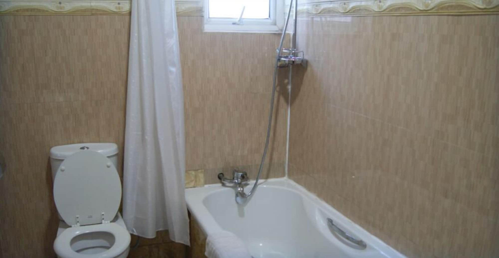 Bathroom 4, Hotel Monte Carlo, Enugu North