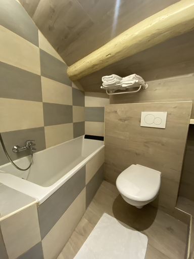 Bathroom 4, Le Strasbourg Hotel, Hérault