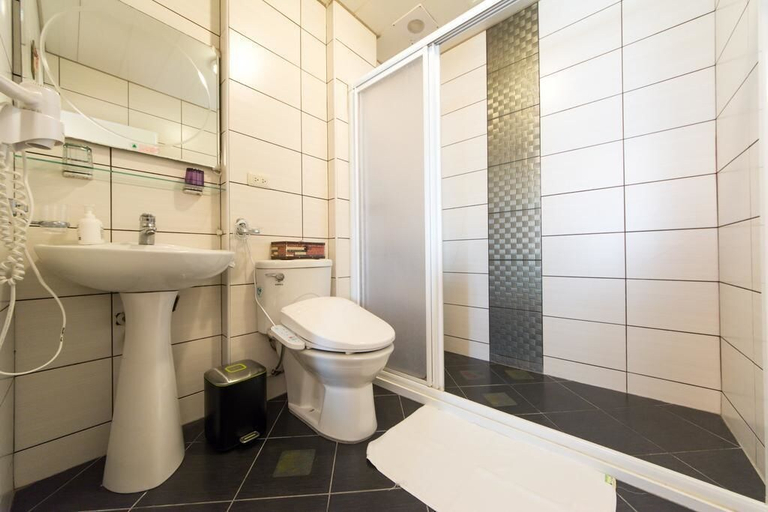 Bathroom 4, British Country Inn B&B, Yilan
