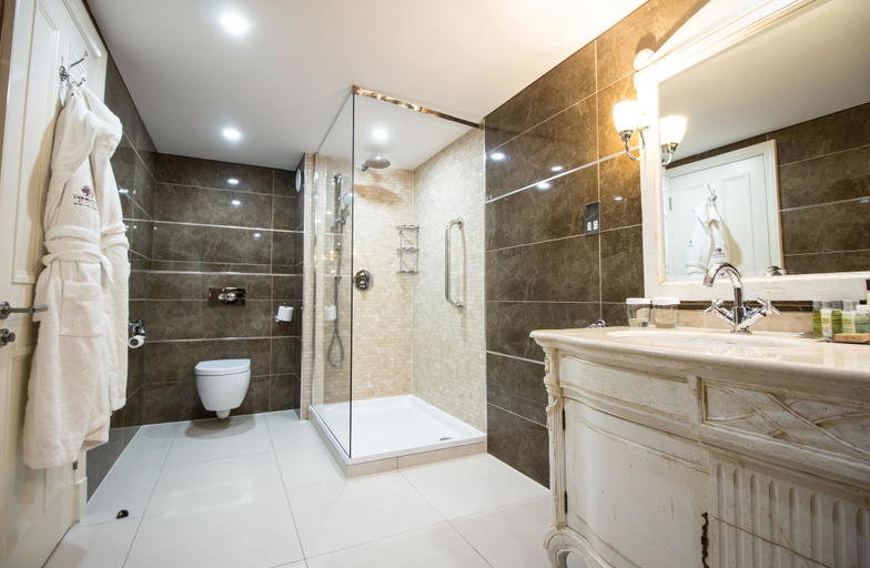 Bathroom 5, DoubleTree By Hilton Hotel & Spa Liverpool, Sefton