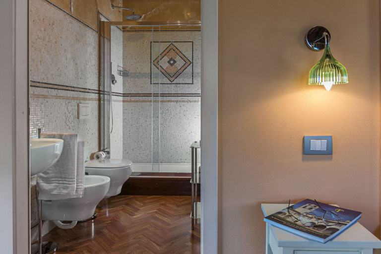 Bathroom 5, Villa Volpi, Lucca