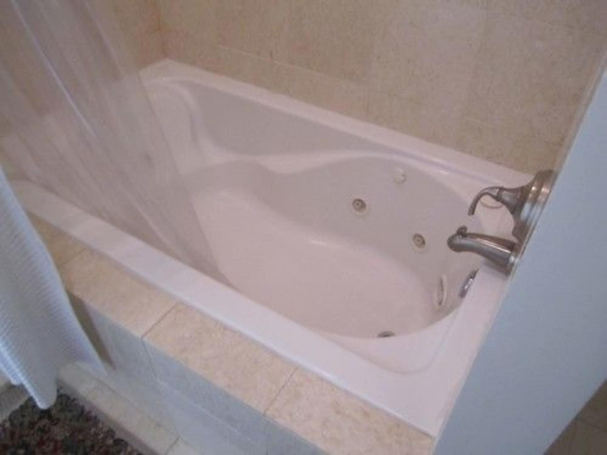 Bathroom 4, Benton Park Inn, Saint Louis