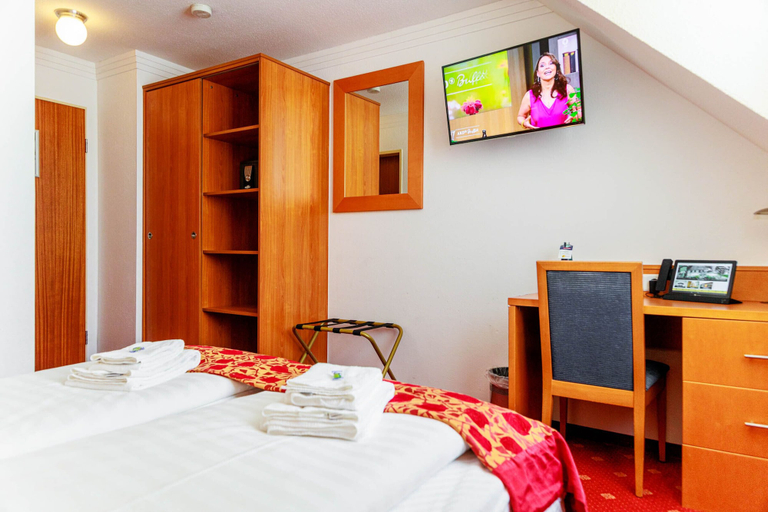 Bedroom 4, Bodensee-Hotel Kreuz, Bodenseekreis