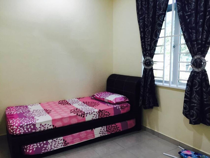 Bedroom 2, D'Pantai Homestay Kuala Sg. Baru, Alor Gajah