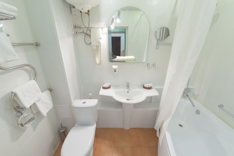Bathroom 3, Ulan-Ude Park Hotel, Ulan-Ude