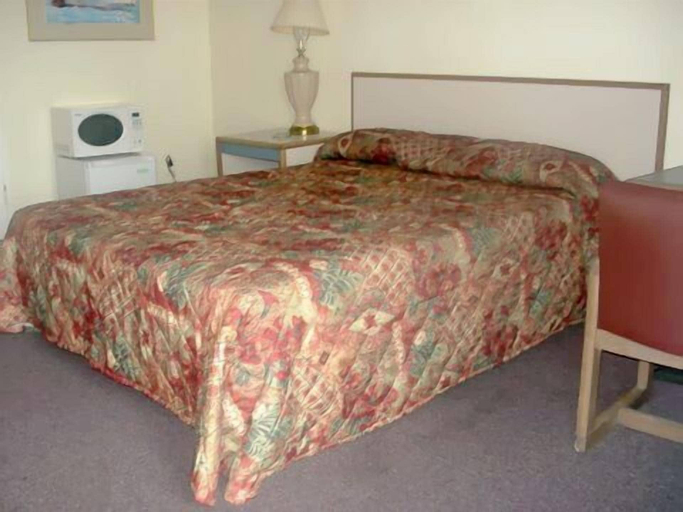 Bedroom, New Sea Breeze Motel, Atlantic