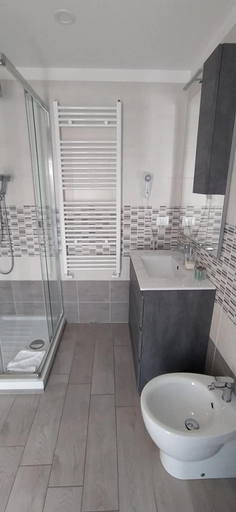 Bathroom 5, Pretty Tiburtina Room, Roma