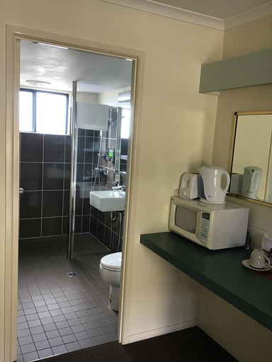 Bathroom 3, Harbour Lodge Motel Gladstone, Gladstone